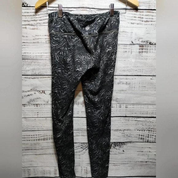 Athleta Zebra Chaturanga Legging Gray size Small Performance Yoga Active - Picture 5 of 8